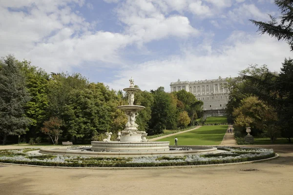 Královský palác od Campo del Moro, Madrid — Stock fotografie