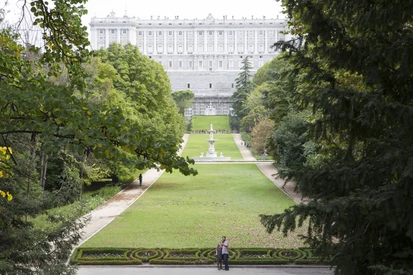 Královský palác od Campo del Moro, Madrid — Stock fotografie