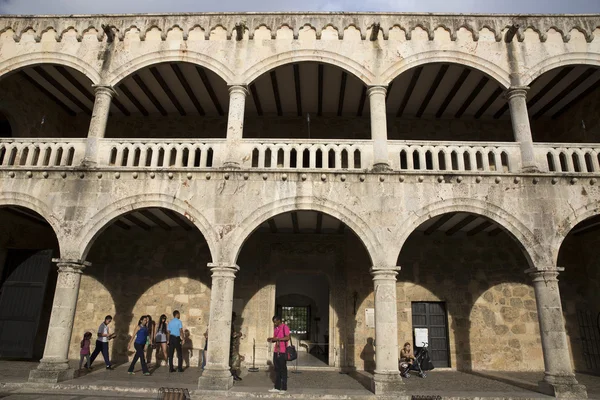 Palacio Diego Colón en Plaza de España en Santo Domingo en la República Dominicana caribeña — Foto de Stock