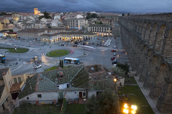 Fő tér és római vízvezeték Segovia, Spanyolország — Stock Fotó