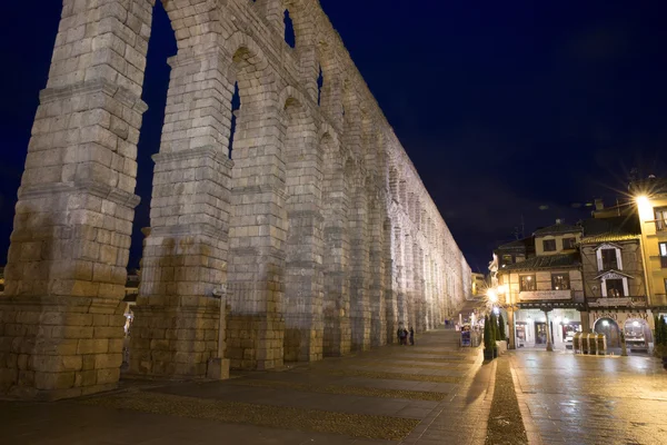 Vista da praça principal e aqueduto romano Segovia Espanha — Fotografia de Stock