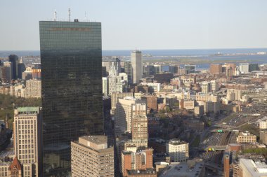 Boston'ın panoramik olarak Prudential kulesinden görülür