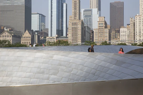 Passarela pública da BP no Millenium park em Chicago, IL — Fotografia de Stock