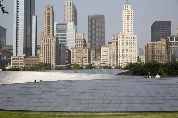 Openbare Bp wandelpad in Millennium park in Chicago, Il — Stockfoto