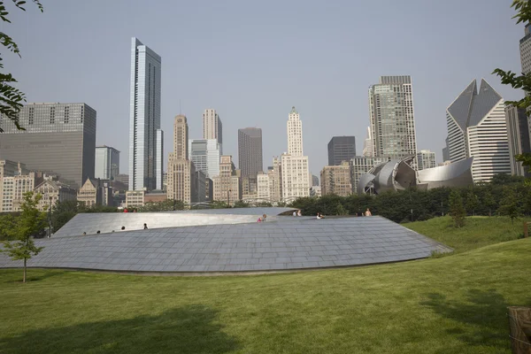 Passarela pública da BP no Millenium park em Chicago, IL — Fotografia de Stock