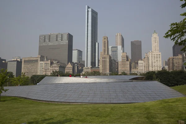 Openbare Bp wandelpad in Millennium park in Chicago, Il — Stockfoto