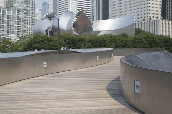 Passarela pública da BP no Millenium park em Chicago, IL . — Fotografia de Stock