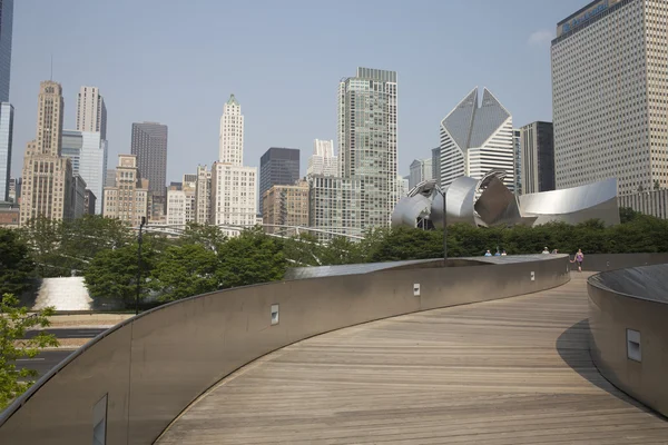 Nyilvános Bp sétányon a Millennium park, Chicago, Il. — Stock Fotó