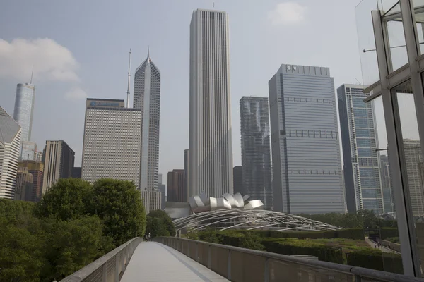 Nichols Bridgeway en Chicago, IL. Parque del Milenio . — Foto de Stock