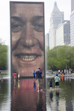 Chicago Millenium Park taç çeşme.