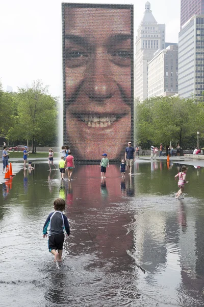 Kroon fontein in Chicago Millennium Park. — Stockfoto