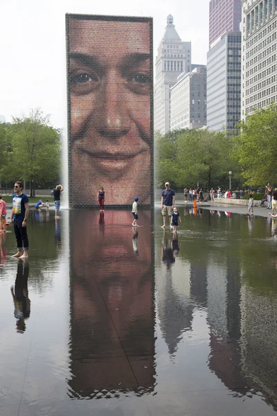 Crown Fountain in Chicago's Millennium Park. — Stock Photo, Image