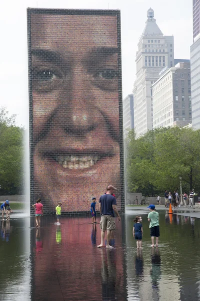 Crown Fountain en el Parque del Milenio de Chicago . —  Fotos de Stock