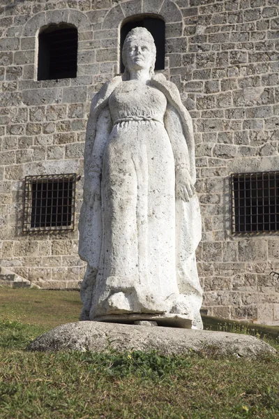 Maria de Toledo statue in Plaza de Espana from Alcazar de Colon (Palacio de Diego Colon). Santo Domingo. Dominican Republic. — Stock Photo, Image