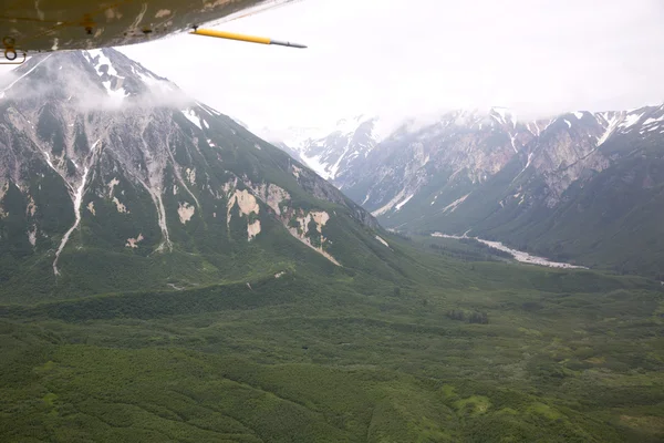 Vue aérienne de la nature sauvage de l'Alaska — Photo