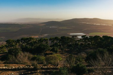 İsrail Tabor Dağı 'ndan harika bir manzara. Güzel güneşli bir gün.