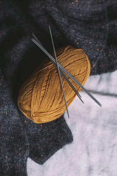 Cozy Skein Yarn Needles Knitting Socks Background Handmade Slow Homelife — Stock Photo, Image