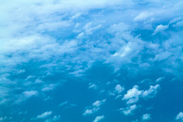 Der Wolkenblick Aus Den Flugzeugfenstern — Stockfoto