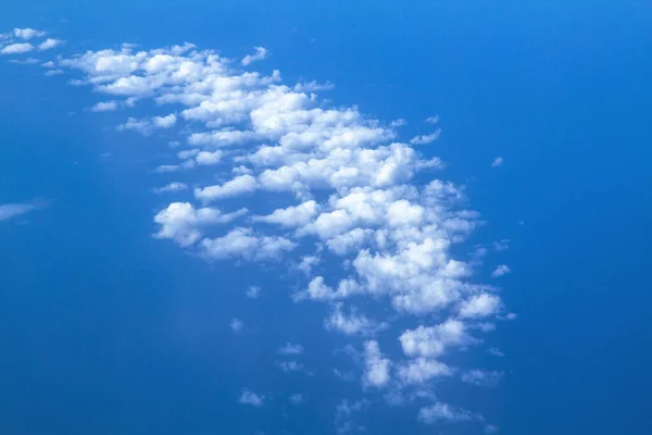 云彩从飞机的窗户望去 — 图库照片