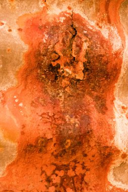 Yakın çekim paslı metal kıvrımlı çelik su tankını terk et. 