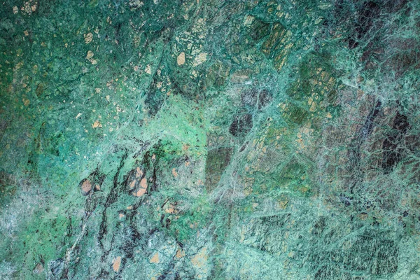Doğal damarları ve mineral desenleri olan ayrıntılı yeşil mermer dokusu. Renk ve yapı çeşitleri zengin organik yüzey, lüks tasarım, arka plan, mimari ve dekoratif kavramlar için mükemmel