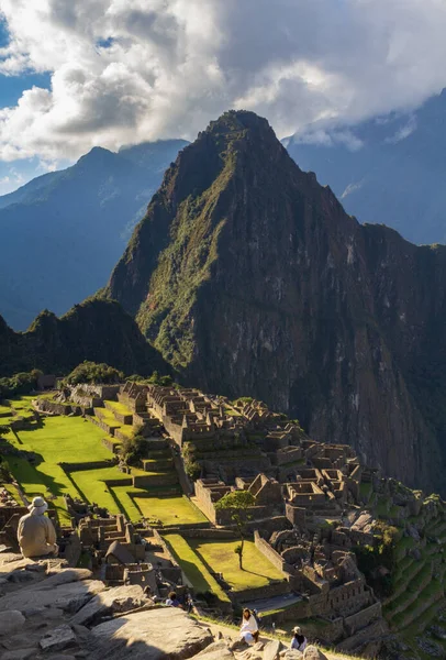 Machu Picchu Perú Junio 2015 Turista Explora Machu Picchu Una — Foto de Stock