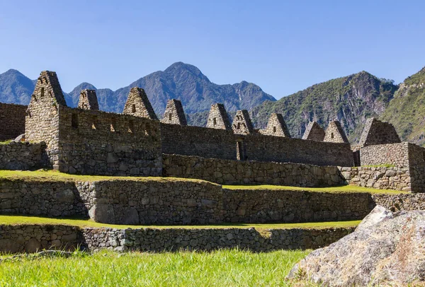 Turista Explora Machu Picchu Una Ciudadela Inca Del Siglo Considerada — Foto de Stock