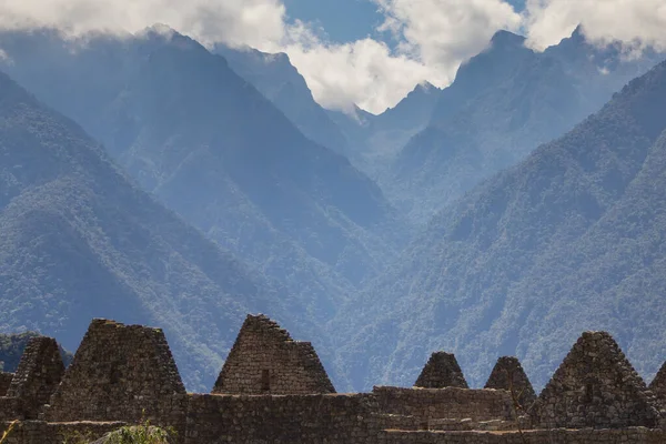 Turista Explora Machu Picchu Una Ciudadela Inca Del Siglo Considerada — Foto de Stock