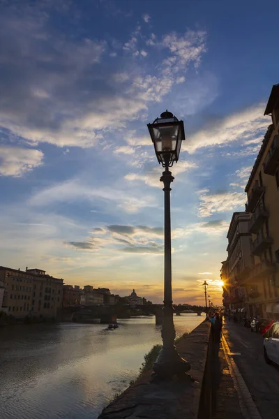 Florencia Italia Junio 2014 Sol Pone Sobre Río Arno Corazón — Foto de Stock