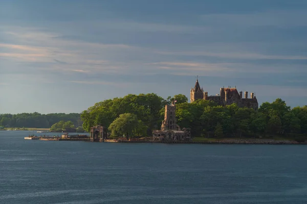 観光名所として有名なボルト城は セントローレンス川のハート島のニューヨークの千の島地域に位置しています — ストック写真