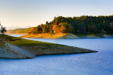 Pertusillo İtalya Gölü