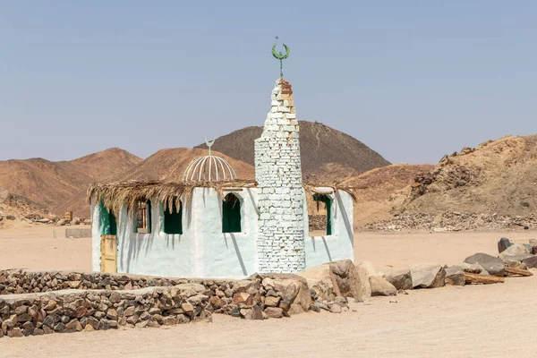 Mısır Çölünde Mütevazı Bir Cami — Stok fotoğraf