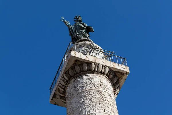 特拉扬圆柱 Colcolumn Trajan 是根据特拉扬皇帝的命令在罗马竖立的纪念碑 它建于公元113年 — 图库照片