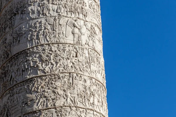 特拉扬圆柱的特写 是皇帝特拉扬建造的罗马胜利纪念碑 以庆祝达契亚战争的胜利 — 图库照片