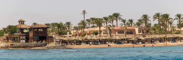 Hurghada Egipto Septiembre 2020 Playa Con Palmeras Hurghada Turistas Con — Foto de Stock