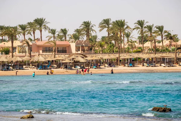 Hurghada Ägypten September 2020 Menschen Entspannen Sich Strand Hurghada Ägypten — Stockfoto