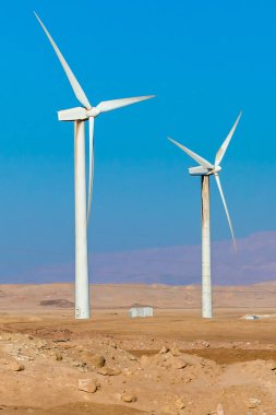 Rüzgar türbini çiftliği - yenilenebilir, sürdürülebilir ve alternatif enerji