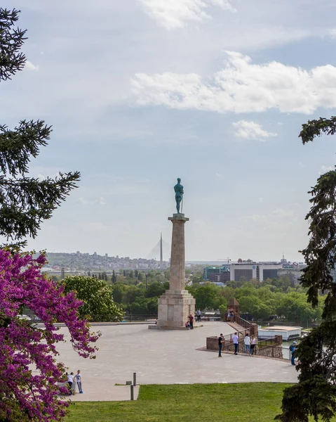 2021年5月2日 塞尔维亚贝尔格莱德 多云的春天 Kalemegdan要塞和贝尔格莱德维克多纪念碑 — 图库照片