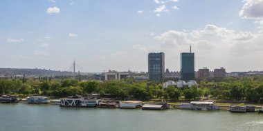 Belgrad, Sırbistan - 2 Mayıs 2021: Belgrad 'a Kalemegdan Kalesinden Bakış.