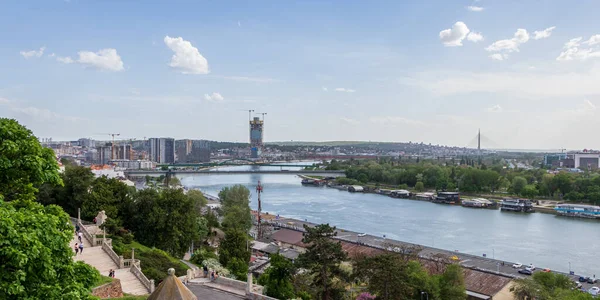2021年5月2日 在塞尔维亚首都贝尔格莱德萨瓦河上建造贝尔格莱德滨水现代住宅区 — 图库照片