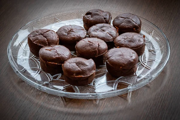 Zelfgemaakte Heerlijke Chocolade Muffin Houten Achtergrond Close — Stockfoto