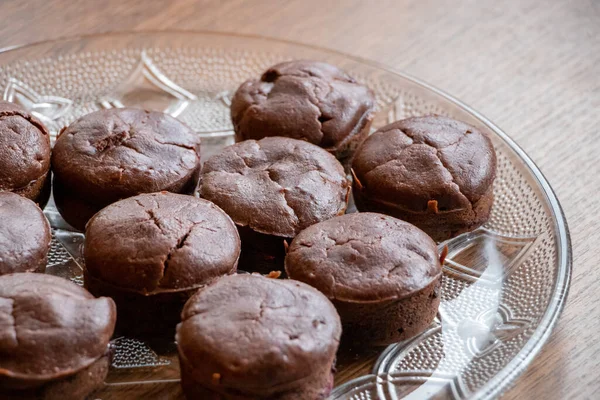 Muffin Chocolate Delicioso Hecho Casa Sobre Fondo Madera Cerca —  Fotos de Stock