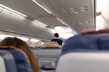 Yekaterinburg 'da. - Rusya. 01.01.2021 Ural Havayolları Aeroflot 'un uçak kabininin içi. Kalkıştan önce kalabalık kabin