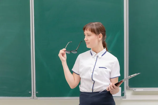 Professora Escola Jovem Bonita Mulher Uma Blusa Branca Com Uma — Fotografia de Stock