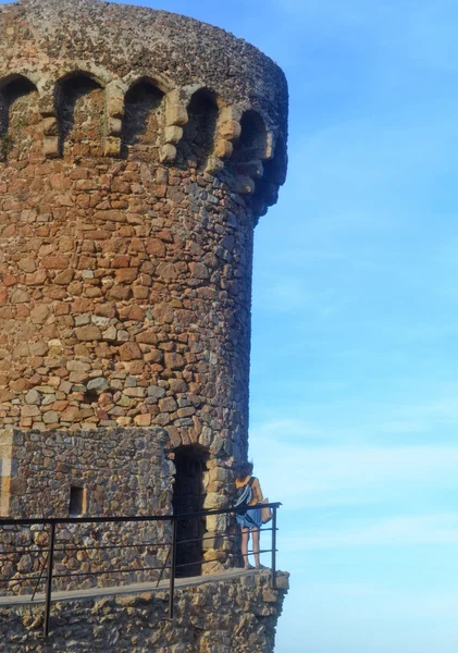 Torre de piedra en la ciudad de Tossa de Mar, España — Foto de Stock