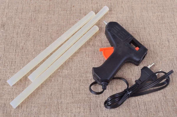 A pistola de cola para artesanato e hastes — Fotografia de Stock