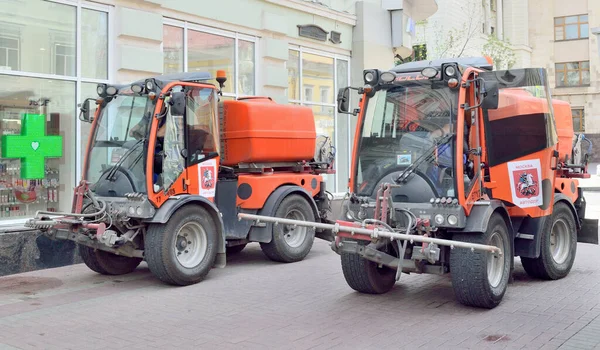 Mobile Harvesting Equipment Watering Streets City — Fotografia de Stock