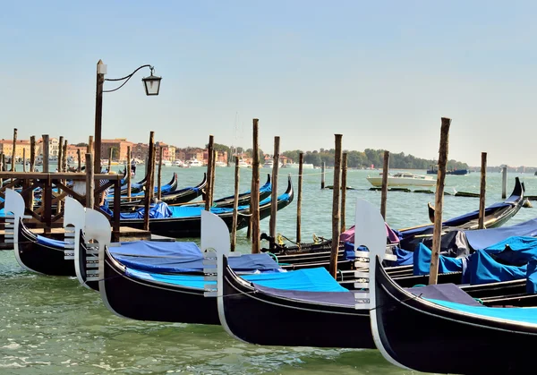 Mooring for the gondola in Venice — Stock Photo, Image