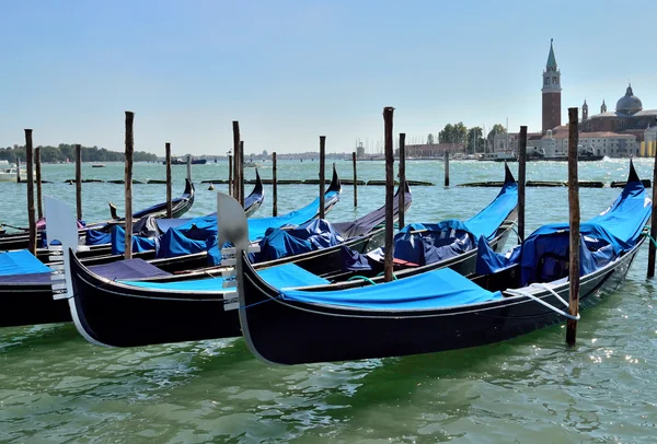 Mooring for the gondola in Venice — Stock Photo, Image