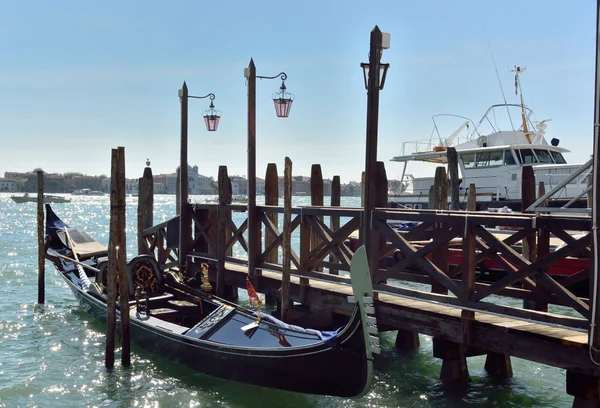 Dock for gondolas in Venice — Stock Photo, Image